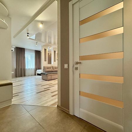 Apartpoltava: Luxury Studio with Corner Bath and Panoramic Balcony Exterior photo
