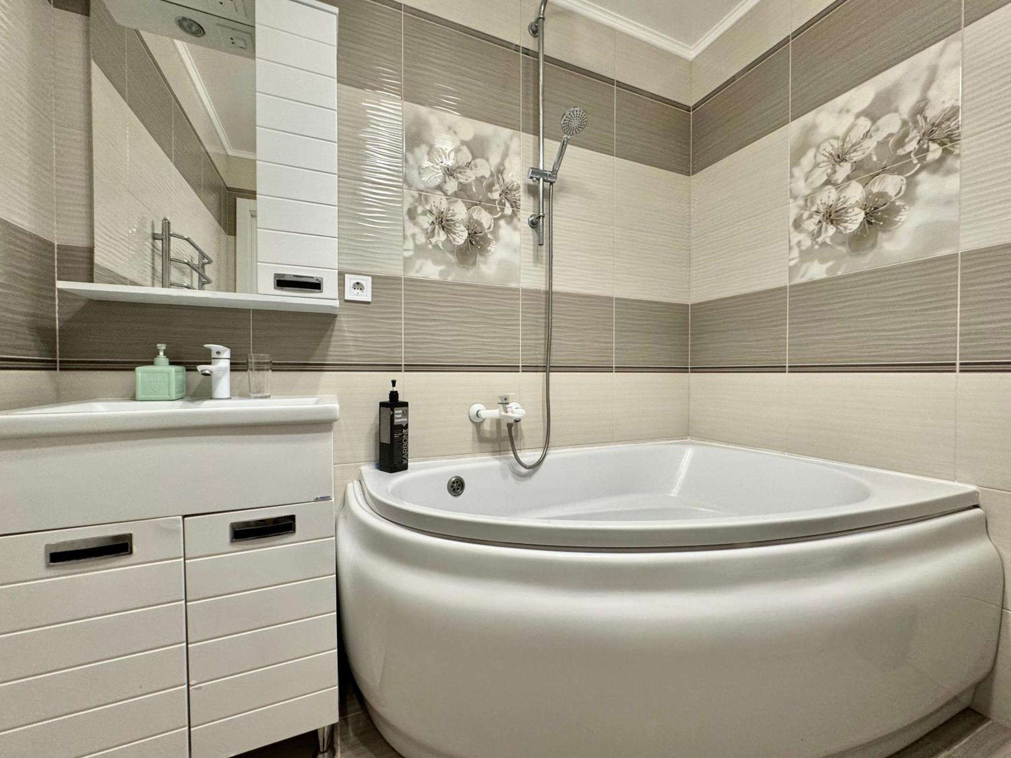 Apartpoltava: Luxury Studio with Corner Bath and Panoramic Balcony Exterior photo